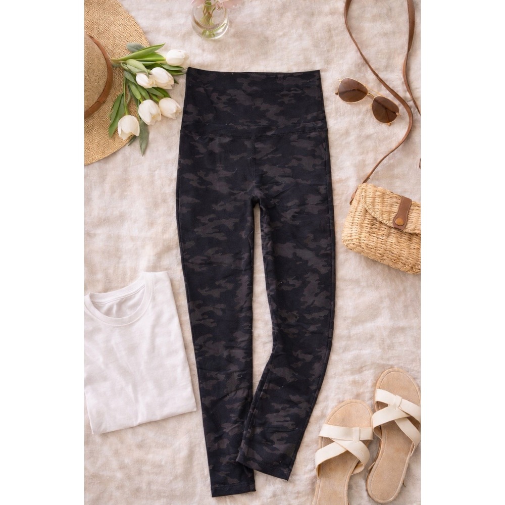Spanx Look‎ at Me Now Seamless Shapewear Leggings Small Black Camo Athleisure
